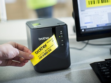 Brother P-touch P900W naljepnica s žutom naljepnicom koja se ispisuje putem računala